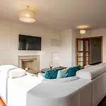 Seaside 3br Flat In Povoa By Lovelystay *