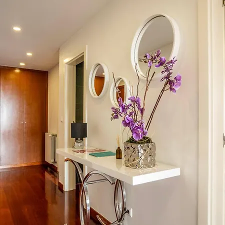 Seaside 3br Flat In Povoa By Lovelystay 포보아데바짐