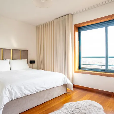 Seaside 3br Flat In Povoa By Lovelystay 포보아데바짐