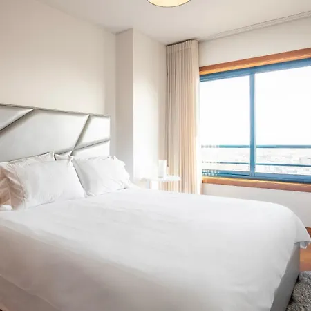 아파트 Seaside 3br Flat In Povoa By Lovelystay *