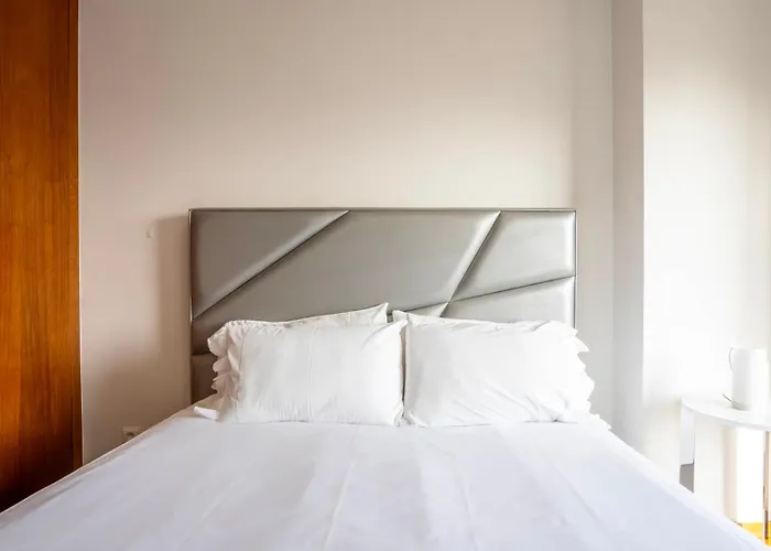 Seaside 3br Flat In Povoa By Lovelystay *