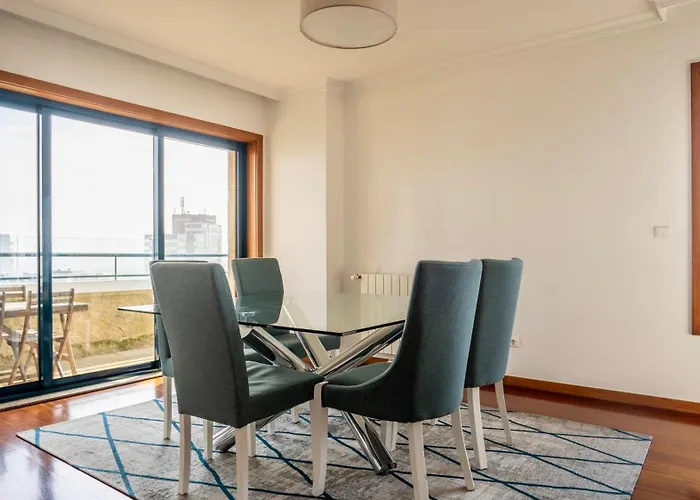 Seaside 3br Flat In Povoa By Lovelystay