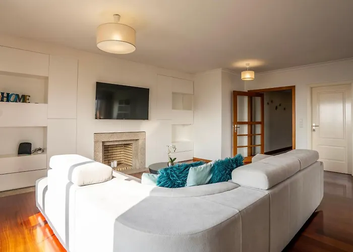 Seaside 3br Flat In Povoa By Lovelystay *