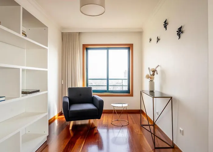 Seaside 3br Flat In Povoa By Lovelystay *