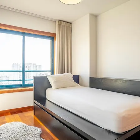 Seaside 3br Flat In Povoa By Lovelystay *