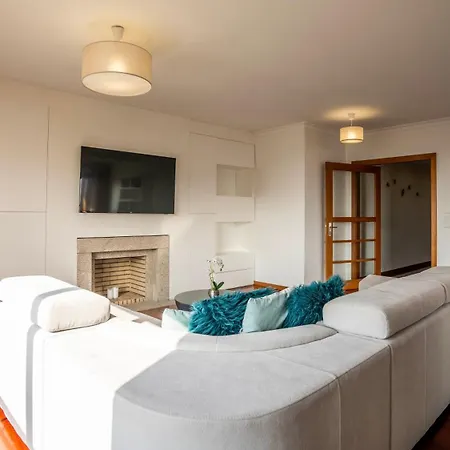 Seaside 3br Flat In Povoa By Lovelystay *