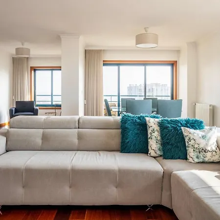 Seaside 3br Flat In Povoa By Lovelystay Apartament