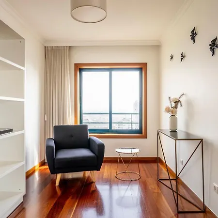 Seaside 3br Flat In Povoa By Lovelystay *