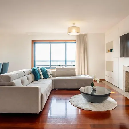 Seaside 3br Flat In Povoa By Lovelystay דירה