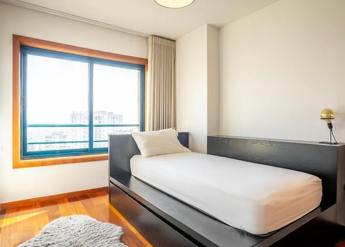 Seaside 3br Flat In Povoa By Lovelystay *