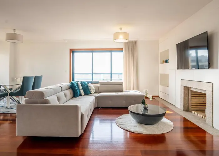 Seaside 3br Flat In Povoa By Lovelystay Apartment